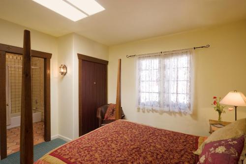 Hacienda Nicholas Bed & Breakfast