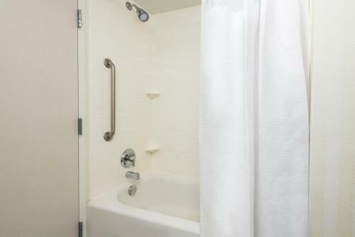 Hotel Courtyard By Marriott Buffalo Airport