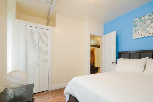 Luxurious Three Bedroom Apartment