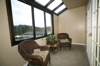 Posada Meadowbrook Inn & Suites