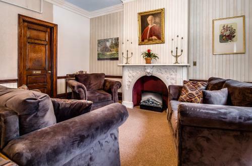 Hostal Leo House