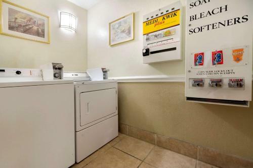 Motel Super 8 Speedway/university