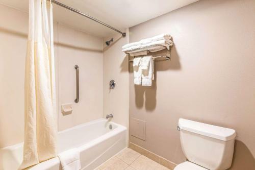 Hotel Clarion Inn Cornelius