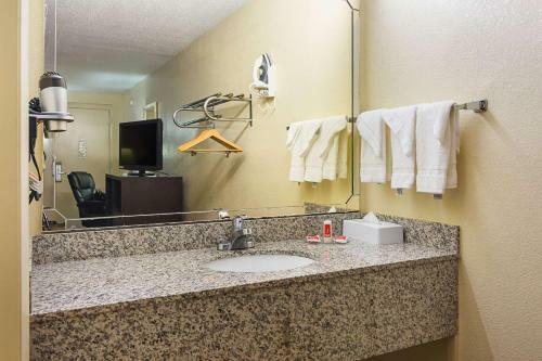 Hotel Econo Lodge Research Triangle Park