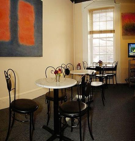 Bed & Breakfast Colonial House Inn
