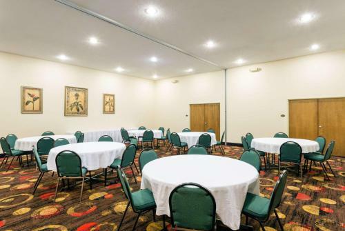 Motel Days Inn & Suites - Lexington