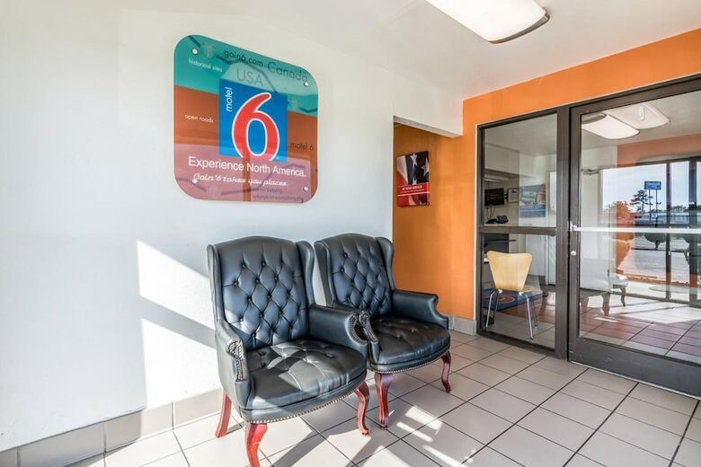 Motel 6 Lumberton
