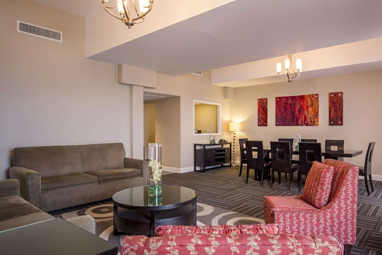 Doubletree By Hilton Hotel Raleigh - Brownstone - University