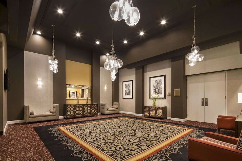 Doubletree By Hilton Hotel Raleigh - Brownstone - University