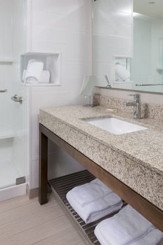 Hotel Courtyard By Marriott Bismarck North