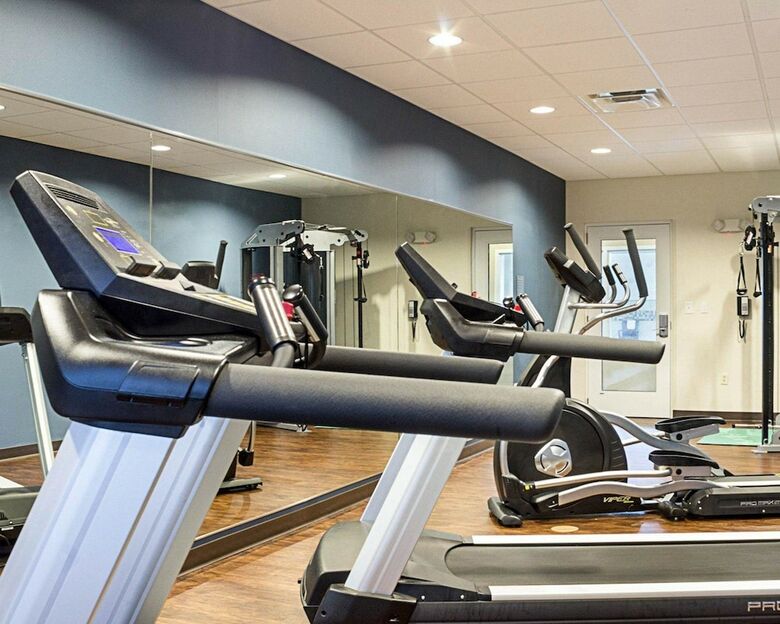 Hotel Comfort Suites Minot