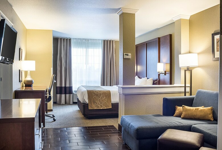 Hotel Comfort Suites Minot