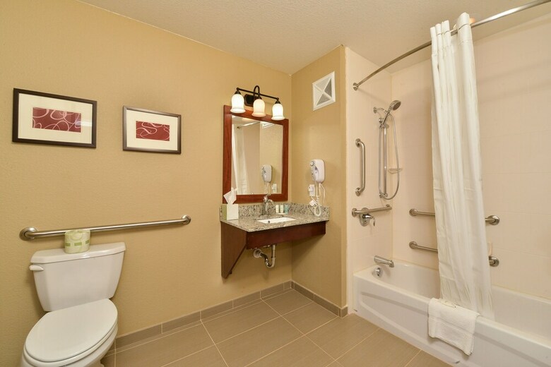 Hotel Comfort Suites Minot