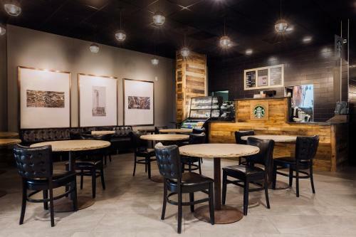Hotel Ramada Plaza And Suites - Fargo