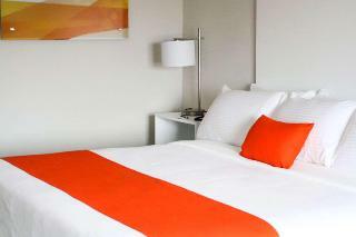 Hotel Schoenbrunn Inn & Suites