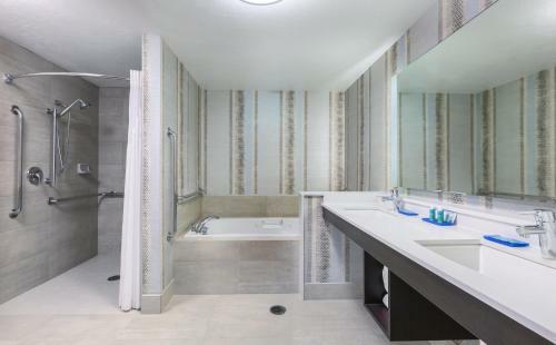 Holiday Inn Express Hotel & Suites Eugene Downtown - University