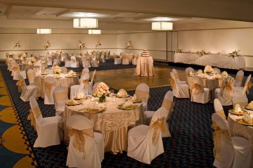 Hotel Doubletree By Hilton Pittsburgh Monroeville Convention Center
