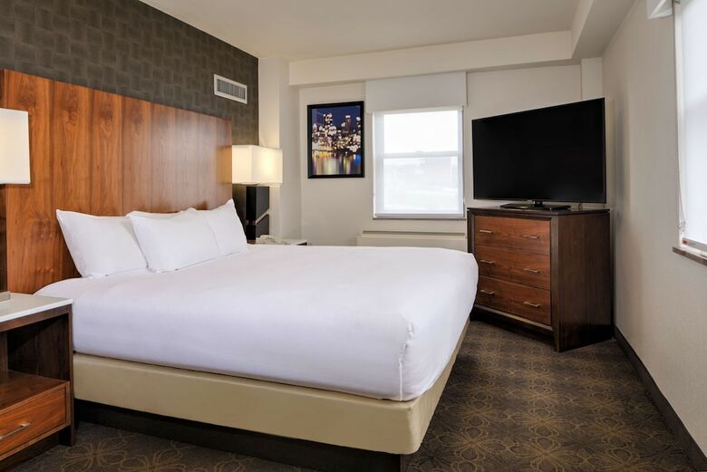 Doubletree By Hilton Hotel & Suites Pittsburgh Downtown