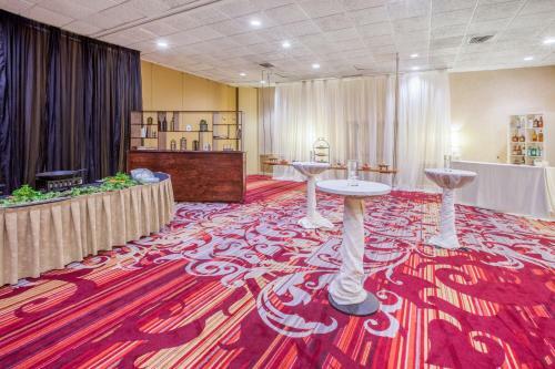 Crowne Plaza Hotels & Resorts Reading