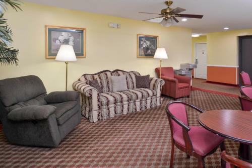 Hotel Douglas Inn & Suites