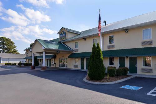 Hotel Douglas Inn & Suites