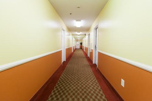 Hotel Douglas Inn & Suites