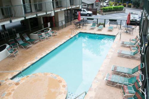 Apartamentos Oak Square Condominiums