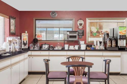Hotel Super 8 By Wyndham Paris