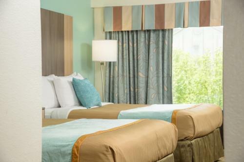 Hotel Pigeon River Inn