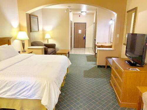 Holiday Inn Express Hotel And Suites Alice