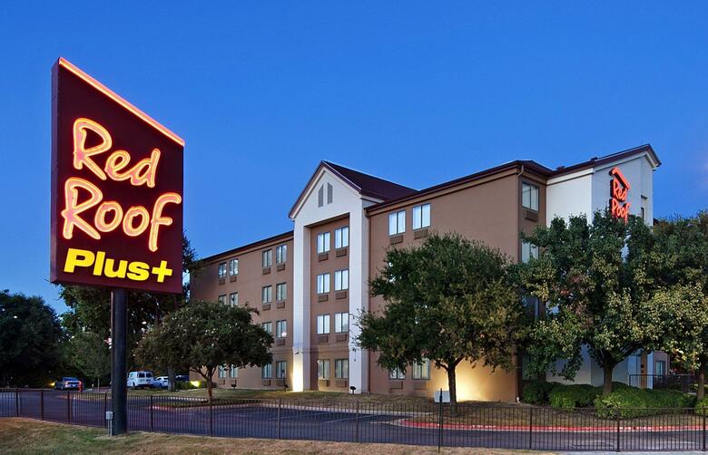 Hotel Red Roof Plus Austin South