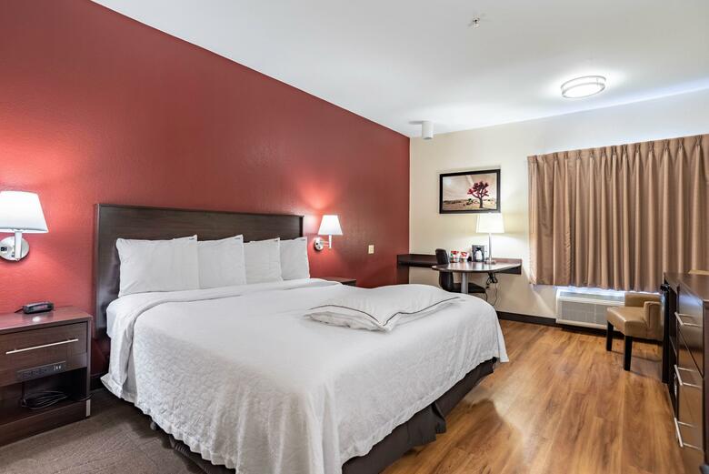 Hotel Red Roof Plus Austin South