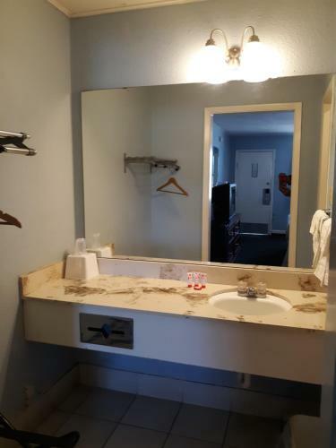 Motel Luxury Inn & Suites