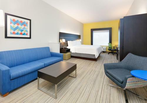 Holiday Inn Express Hotel & Suites Cleburne