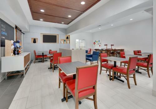 Holiday Inn Express Hotel & Suites Cleburne