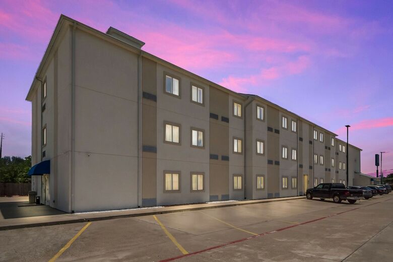 Motel 6 Cleburne