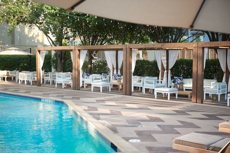 Hotel Doubletree By Hilton Dallas Market Center