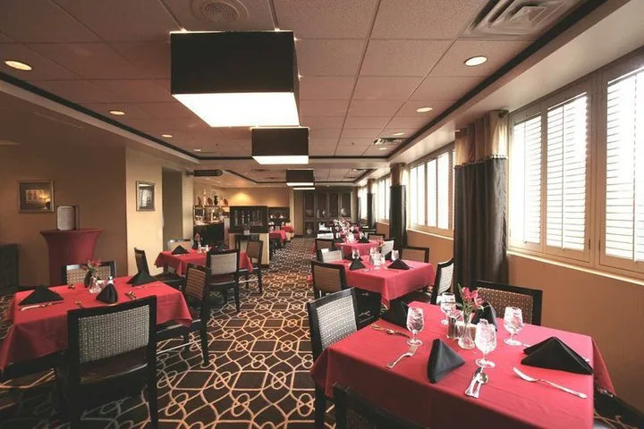 Hotel Doubletree By Hilton Dallas Market Center