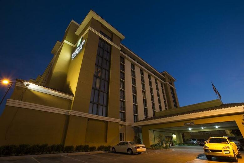 Hotel Embassy Suites Dallas - Park Central Area
