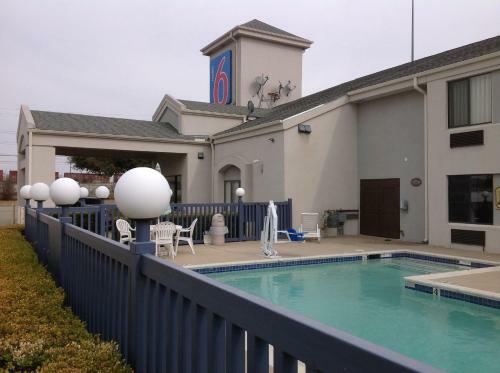 Hotel Motel 6 Dallas Northeast