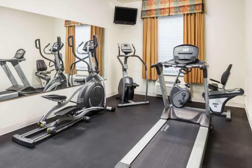 Hotel Baymont Inn And Suites Henderson