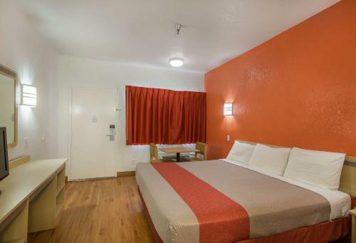 Motel 6 Humble