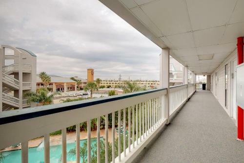 Hotel Casa Del Mar Beachfront Suites