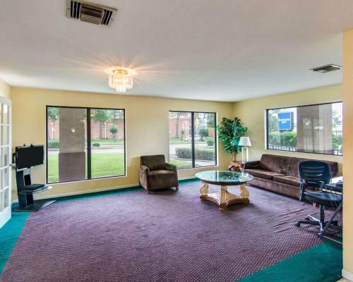 Hotel Rodeway Inn And Suites Hwy 290