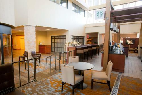 Hotel Doubletree By Hilton Midland Plaza