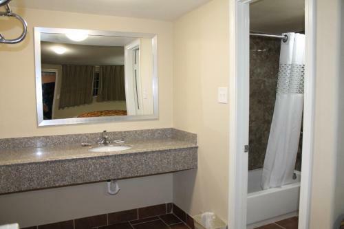 Hotel American Inn & Suites