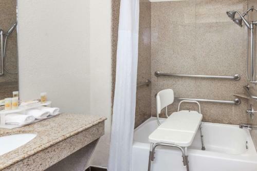 Hotel Days Inn And Suites