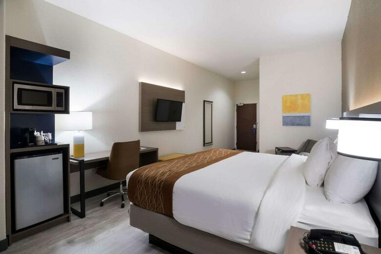 Hotel Comfort Inn & Suites