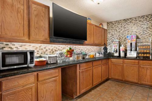 Hotel Super 8 Waco University Area