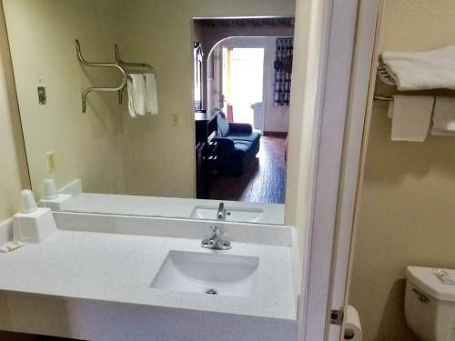 Motel Raintree Inn And Suites